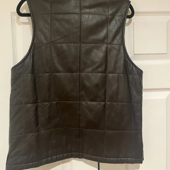 This is brown vest ! Very styles !